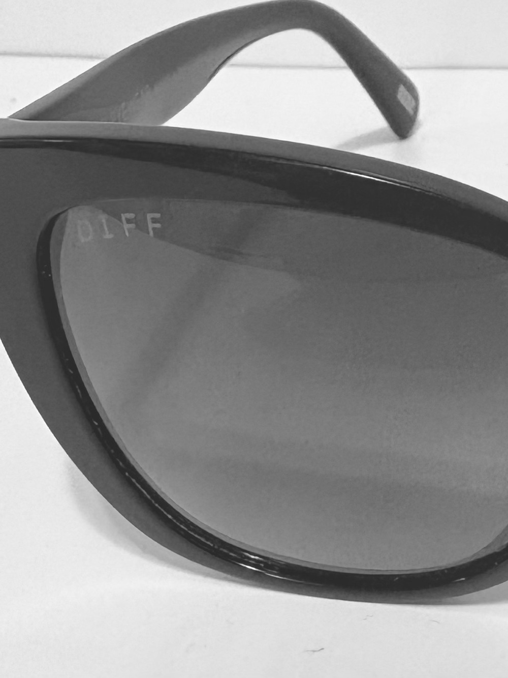 Diff Eyewear Polarized Black Cat-Eye Sunglasses - Picture 5 of 9